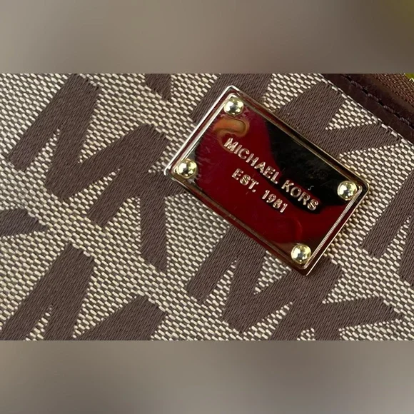 ✨HP✨ Michael Kors Brown and Tan Wallet EUC - Picture 9 of 10